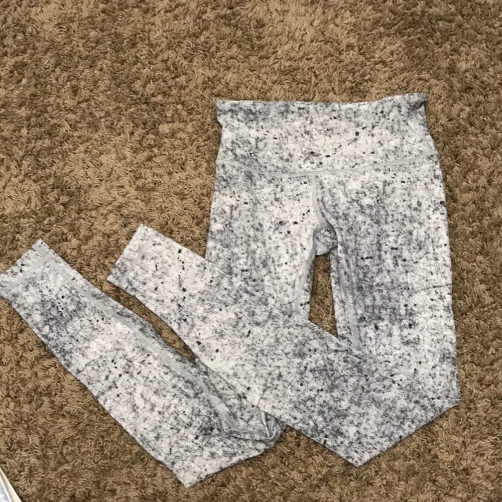 Black and white lulu leggings